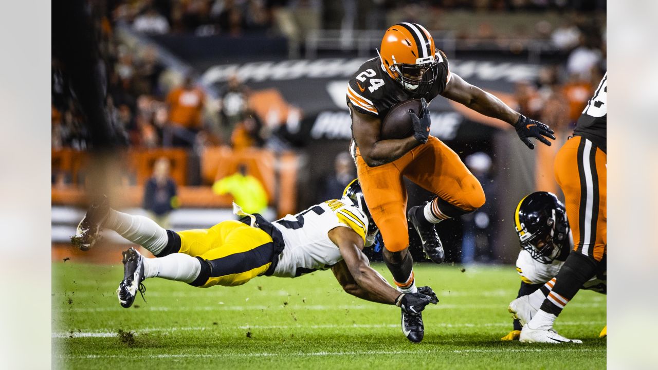 Pro Football Focus Calls Cleveland Browns Running Back Nick Chubb The Best  Ball Carrier In The NFL - Sports Illustrated Cleveland Browns News,  Analysis and More