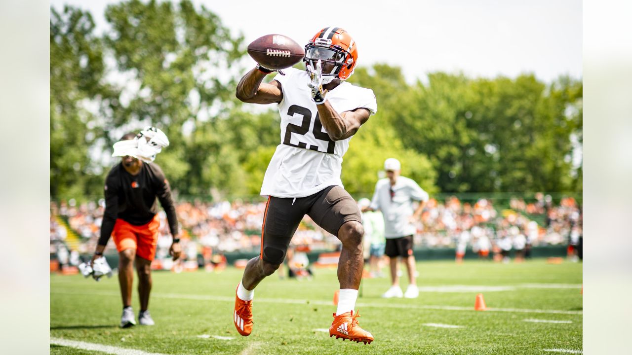 BrownsCamp Daily: Rookie LB Mack Wilson takes it to the house in impressive  fashion near end of spirited practice