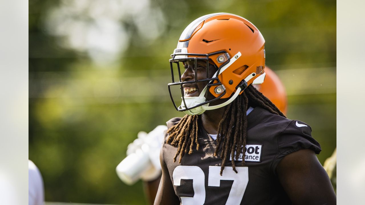 Joel Bitonio becomes a human bobblehead; Anthony Schwartz injured: What  happened on Day 2 of Browns training camp 