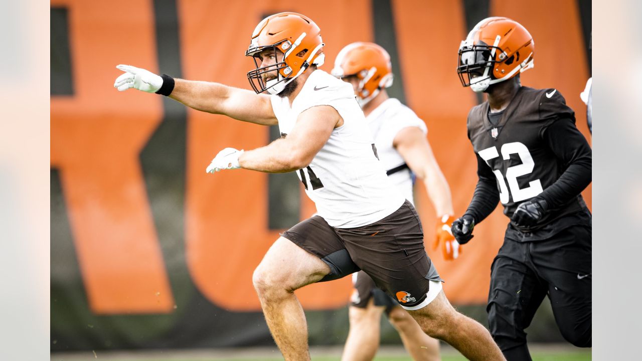 Browns place Chris Hubbard, MJ Stewart and Andy Janovich on