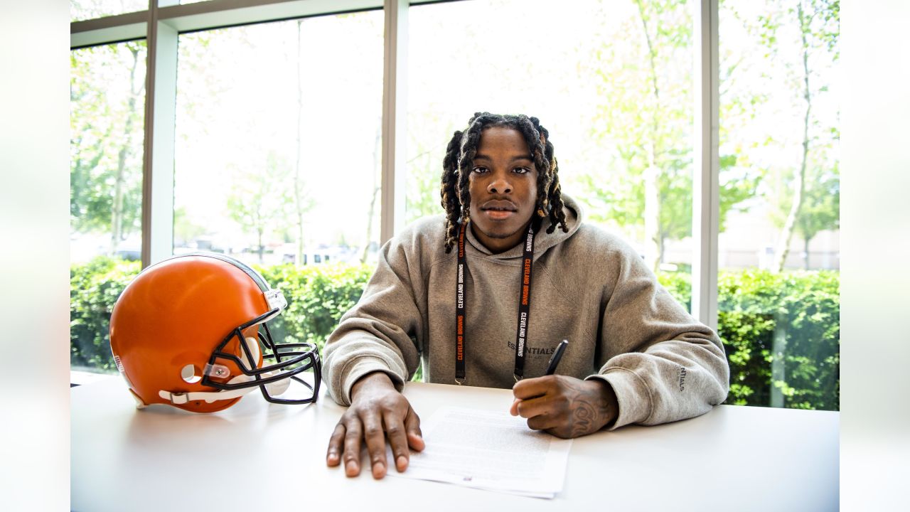 Cleveland Browns rookie Perrion Winfrey dials back his energy