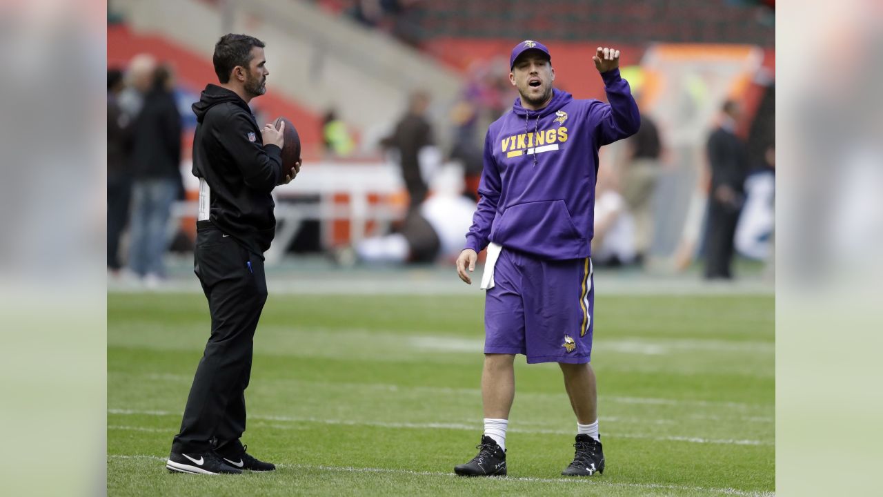 NFL Update] Browns HC Kevin Stefanski says he knew a big play was coming on  the first Steelers snap because his kids were jumping up and down upstairs.  Stefanski says his feed