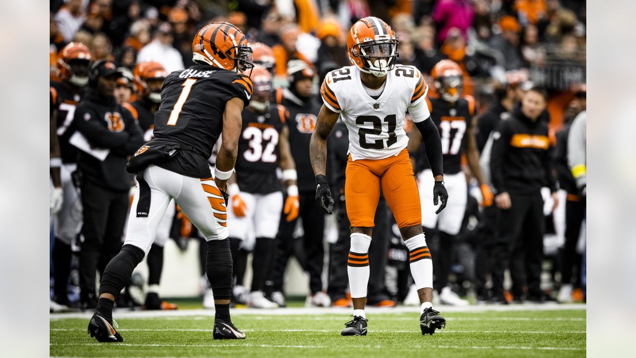 Cleveland Browns wide receiver Donovan Peoples-Jones (11) walks off of the  field at half time during an NFL football game against the Tampa Bay  Buccaneers, Sunday, Nov. 27, 2022, in Cleveland. (AP