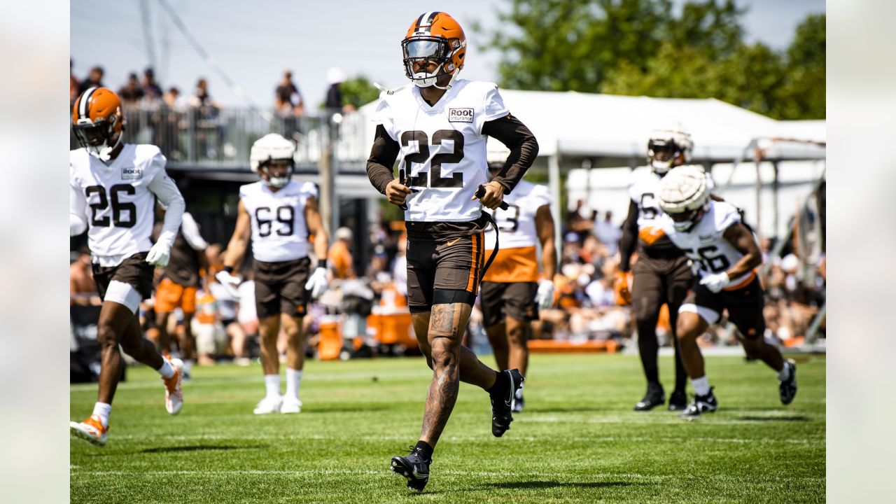 Browns LB Jacob Phillips, back to full strength and bulked up, eager for  opportunity 