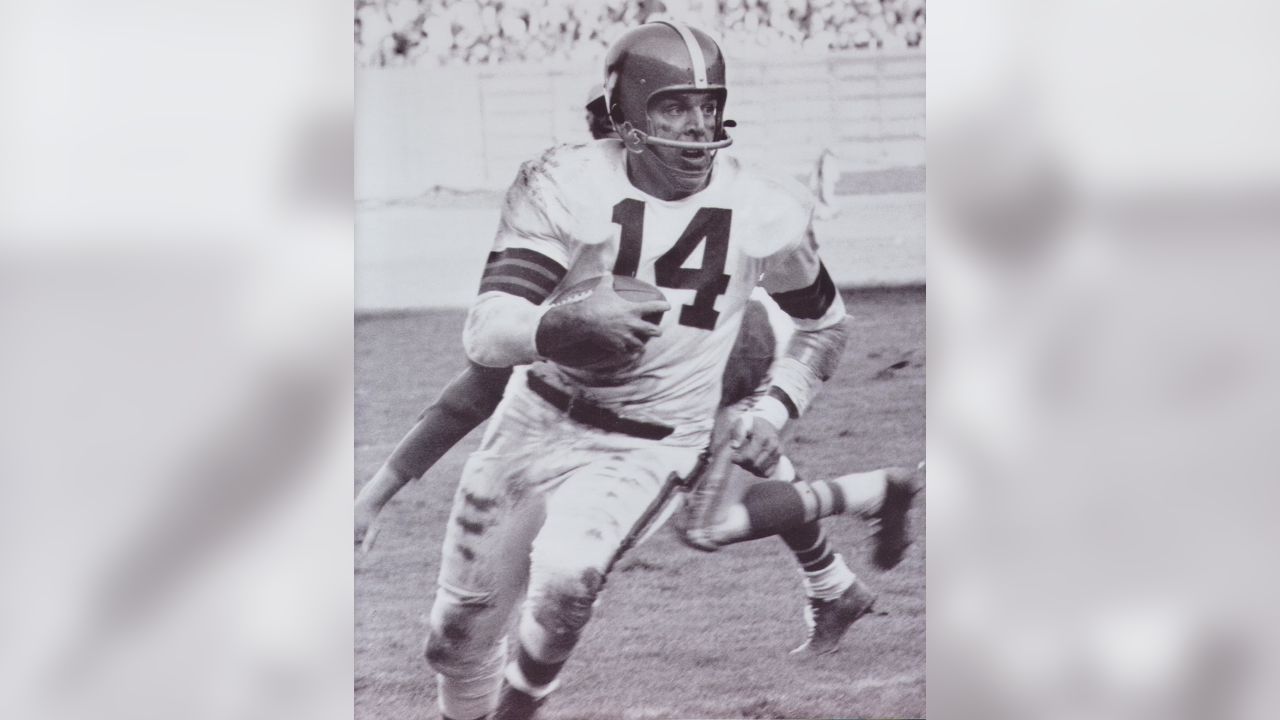OTTO GRAHAM CLEVELAND BROWNS 8X10 SPORTS ACTION PHOTO (I) : Sports Fan  Photographs : Sports & Outdoors 