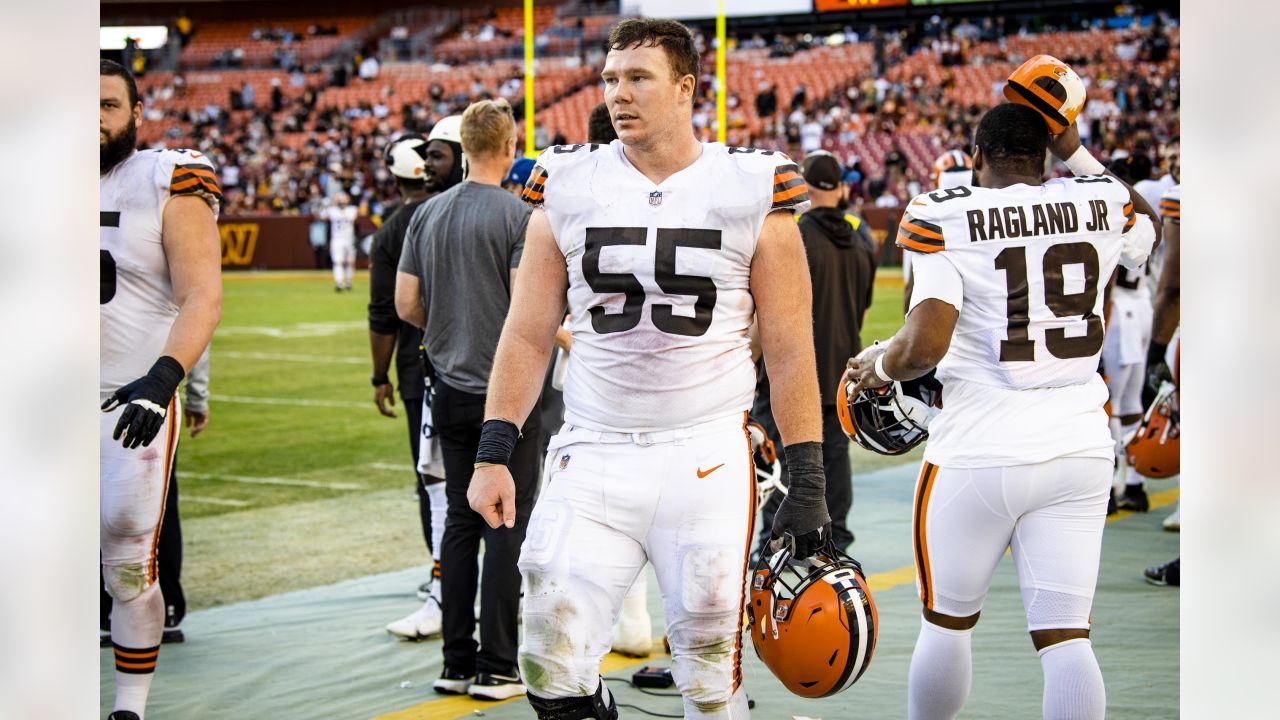 Cleveland Browns center Ethan Pocic (55) lines up for a play