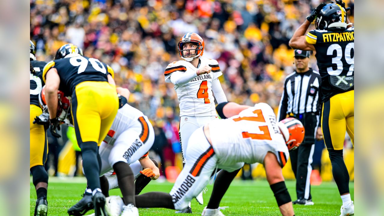 Browns end Steelers' four-game winning streak on surreal night in