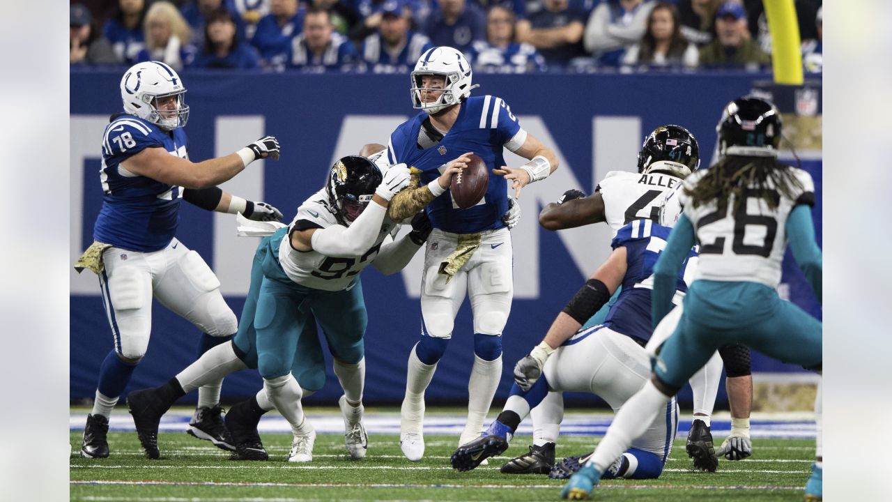 Cleveland Browns defensive tackle Taven Bryan (99) stands on the field  during an NFL football game against the Cincinnati Bengals, Sunday, Dec.  11, 2022, in Cincinnati. Cincinnati won 23-10. (AP Photo/Aaron Doster