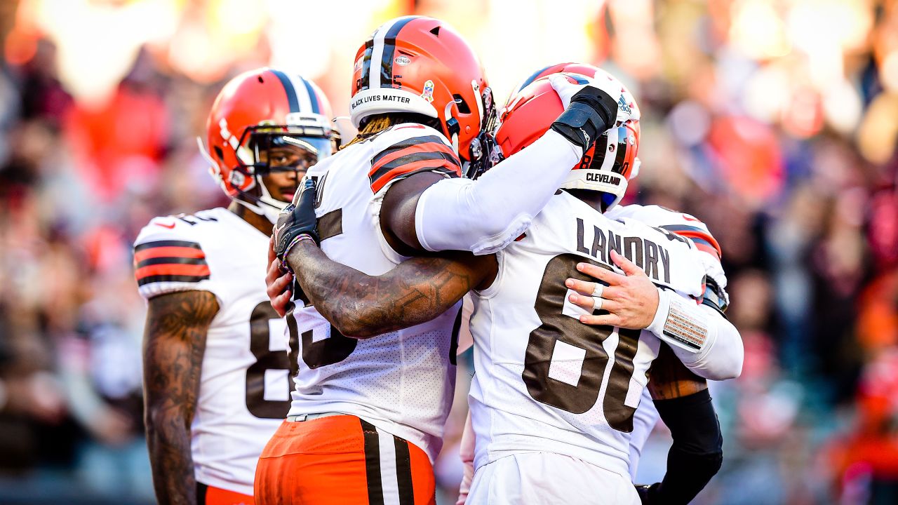 Browns blitz Bengals in season opener