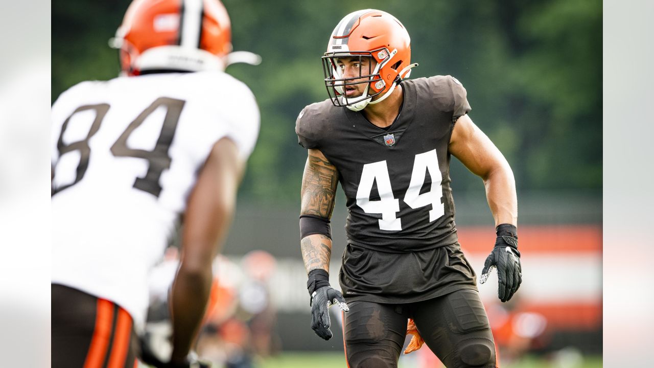 Browns' Greg Newsome II summons sister for help off the field