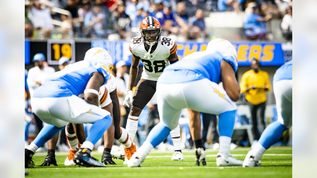 Cornerback A.J. Green re-signs with the Cleveland Browns for one year