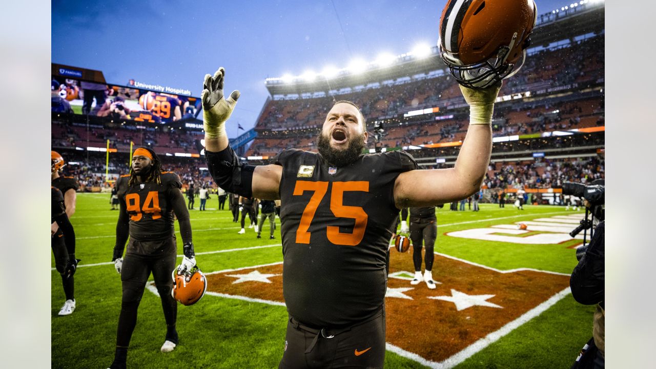 Grandma is disappointed: Joel Bitonio named first Pro Bowl alternate - The  Athletic