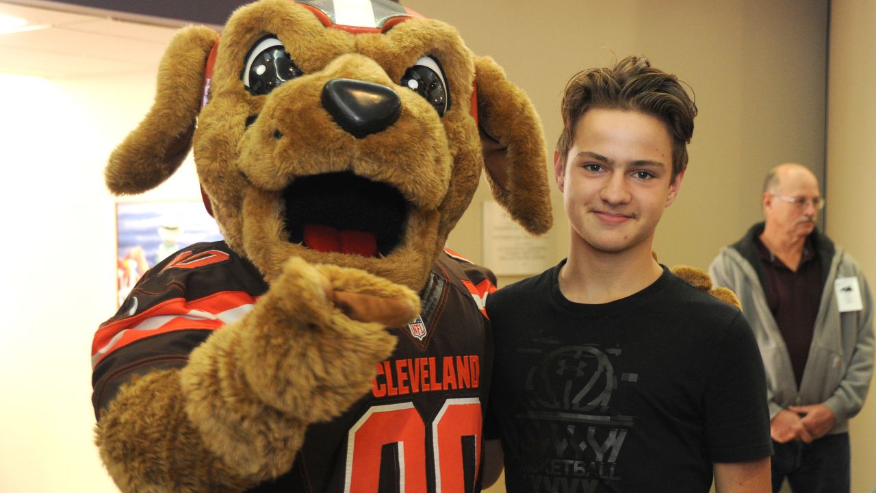 Cleveland Browns Sit-ups with Chomps 