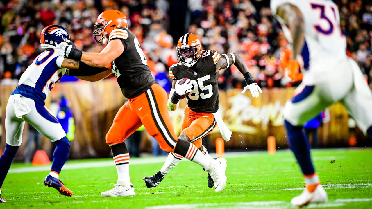 Browns' D'Ernest Johnson fulfills NFL dream in breakout performance, LeBron  James takes notice