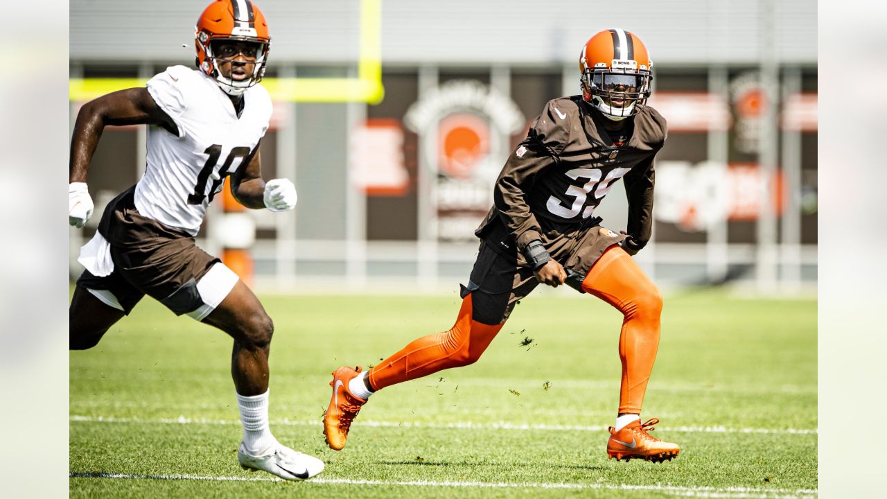 James Hudson III getting advice from Joe Thomas, aims at mastering