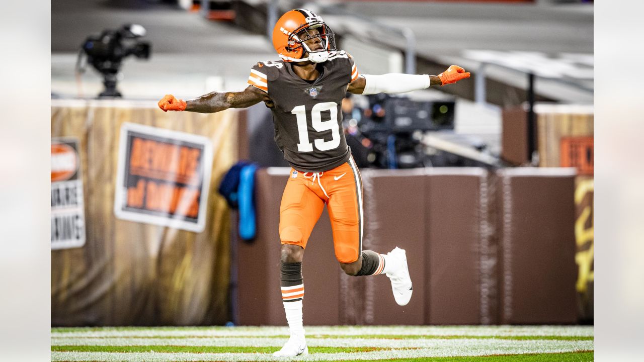 X 上的Cleveland Browns：「WR1 arrived on the scene in a big way Sunday 10  targets, 9 receptions, first TD as a Brown  / X