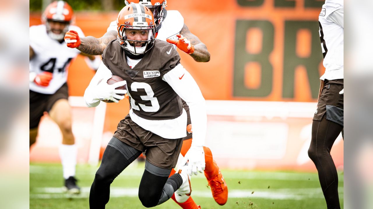 Cleveland Browns linebacker Mack Wilson is introduced before an NFL  football game against the Los Angeles Rams, Sunday, Sept. 22, 2019, in  Cleveland. The Rams won 20-13. (AP Photo/David Dermer Stock Photo - Alamy