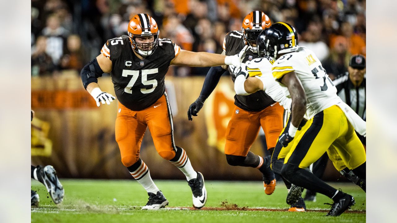 Joel Bitonio Cleveland Browns Player-Issued #75 Brown Jersey from the 2022  NFL Season