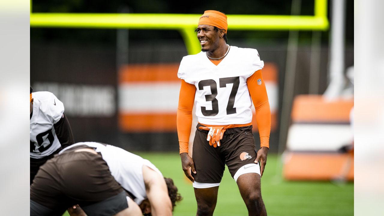 Cleveland Browns activate Jeremiah Owusu-Koramoah - Dawgs By Nature