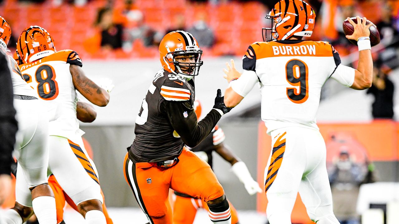 Nick Chubb, Kareem Hunt combine for 210 rushing yards in 35-30 victory over  Bengals - NBC Sports