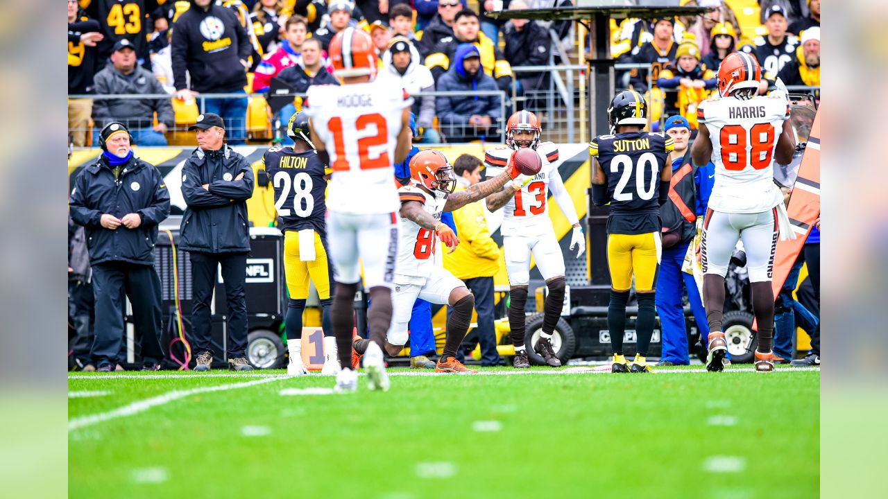 Browns end Steelers' four-game winning streak on surreal night in Cleveland