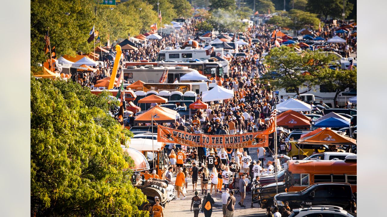 Cleveland browns muni lot tailgating hi-res stock photography and