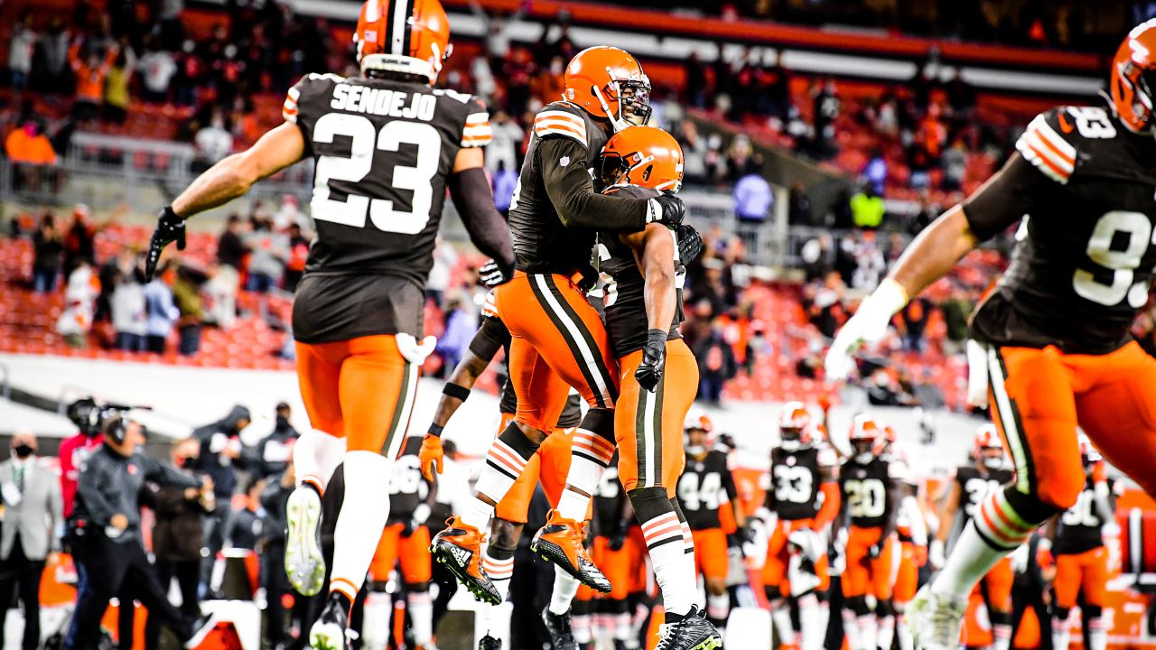 The Dawgs - A Cleveland Browns Podcast on X: #Browns RB Nick Chubb has a  5.2 career yards per carry average. That ranks him 2nd all-time in NFL  history behind only Jamaal