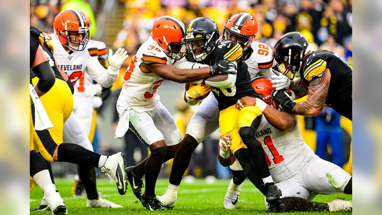 Browns end Steelers' four-game winning streak on surreal night in Cleveland