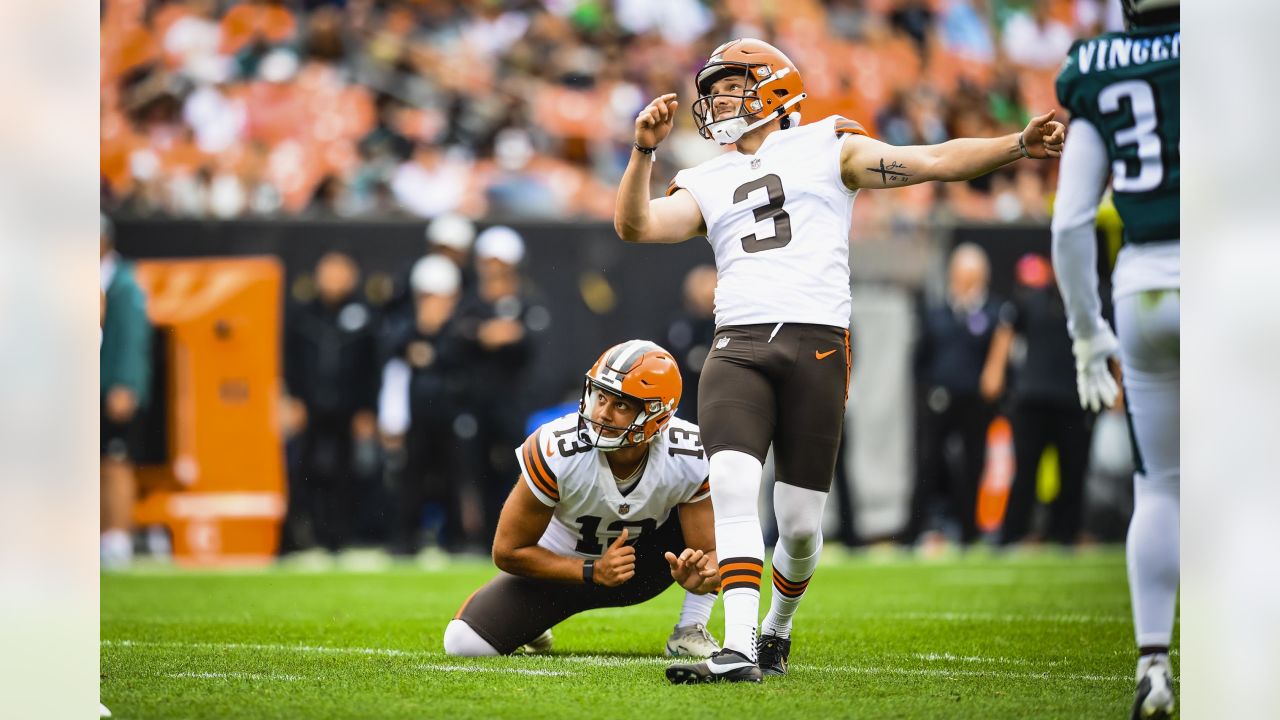 Cleveland Browns' Alex Wright runs drills at the NFL football team's  training camp on Saturday, July 29, 2023, in White Sulphur Springs, W.Va.  (AP Photo/Chris Carlson Stock Photo - Alamy