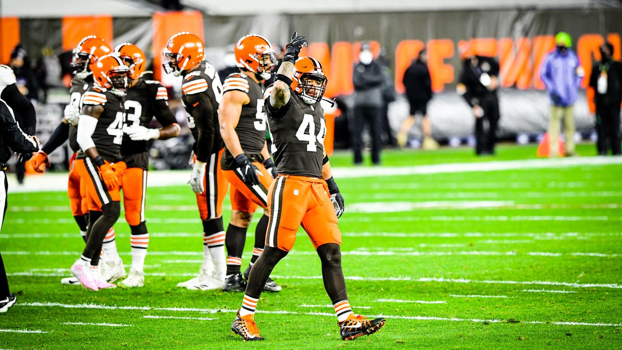 Cleveland Browns vs. Baltimore Ravens . NFL Game. American Football League  match. Silhouette of professional player celebrate touch down. Screen in ba  Stock Photo - Alamy