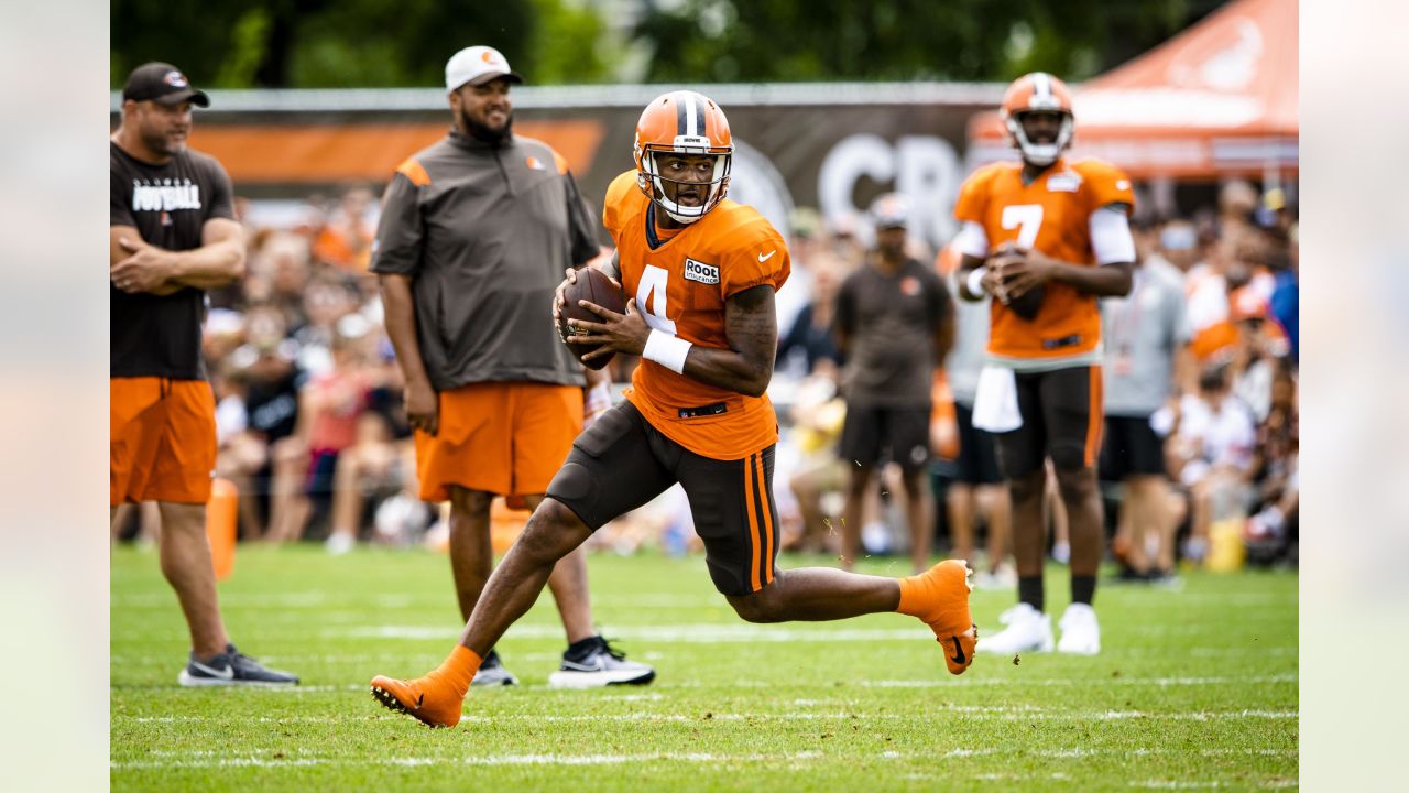 The Cleveland Browns Appear To Have Bags Of Weed On Sideline Of Preseason  Game (PICS)