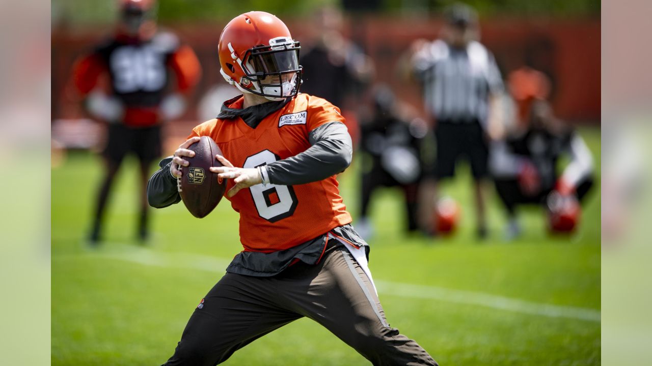 Cleveland Browns quarterback Baker Mayfield (6) smiles while talking during  NFL football practice in Berea, Ohio, Wednesday, July 28, 2021. (AP  Photo/David Dermer Stock Photo - Alamy