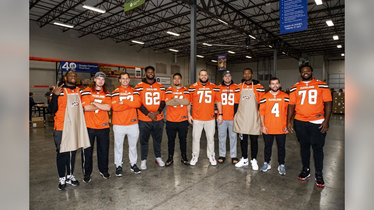 Browns Spend Day Off Volunteering At Greater Cleveland Food Bank