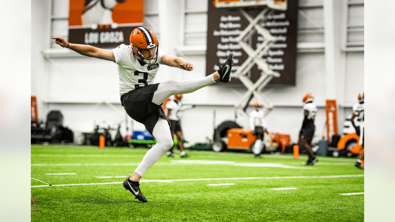 Cleveland Browns linebacker Mohamoud Diabate (43) defends during a  preseason NFL football game against the Washington Commanders on Friday,  Aug. 11, 2023, in Cleveland. Washington won 17-15. (AP Photo/David Richard  Stock Photo - Alamy