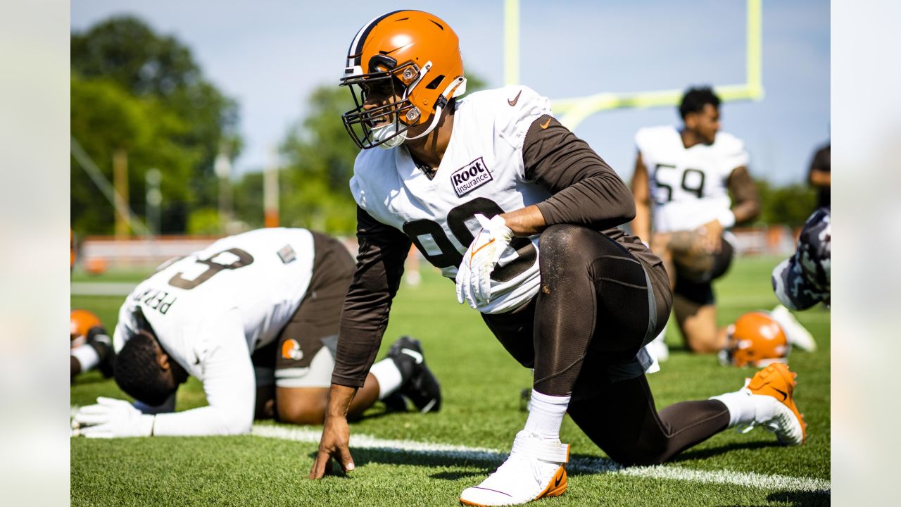 Javon Wims and Isaac Rochell signed by Cleveland Browns - The