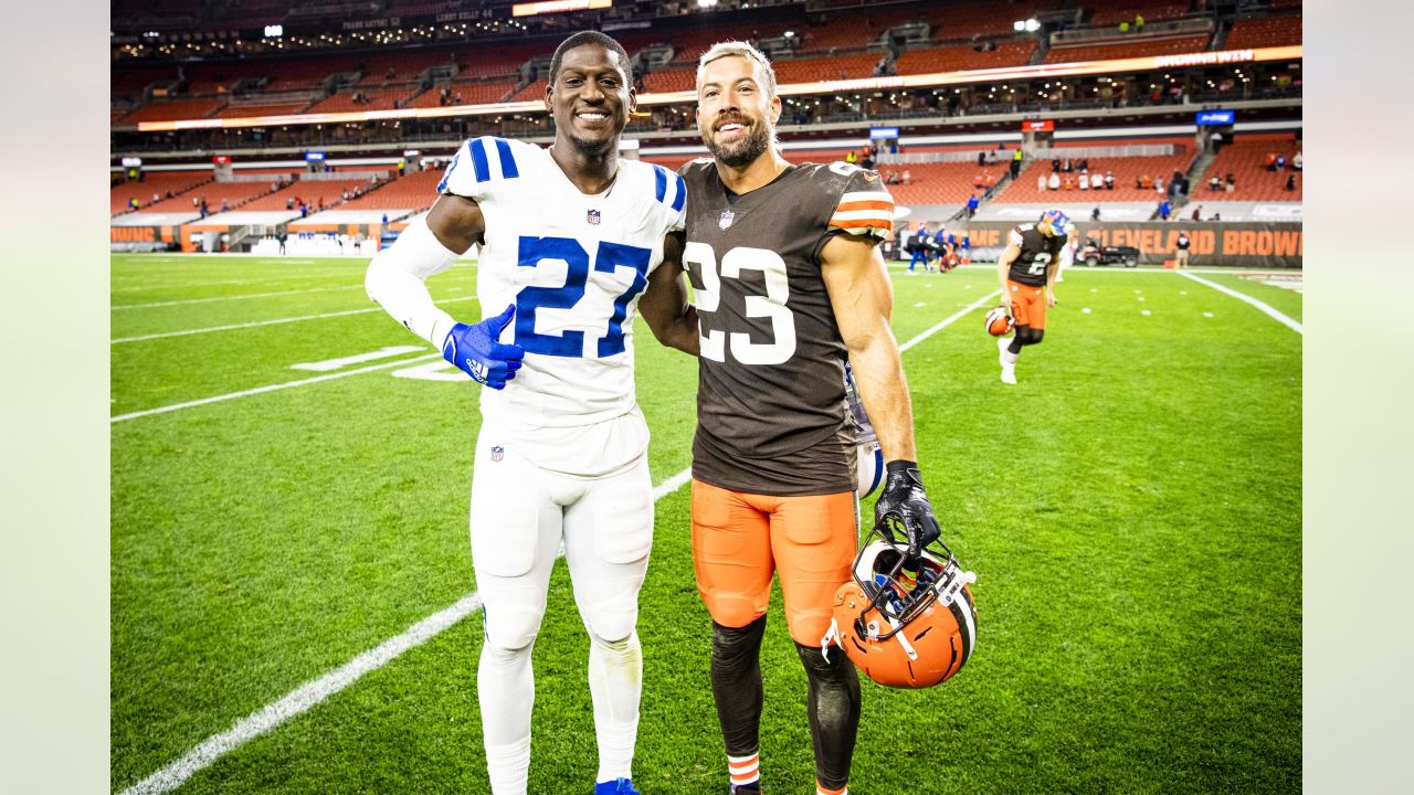 Cleveland Browns offensive tackle Chris Hubbard (74) lines up for play  during an NFL football game against the Indianapolis Colts, Sunday, Oct.  11, 2020, in Cleveland. (AP Photo/Kirk Irwin Stock Photo - Alamy