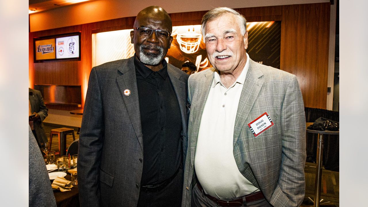 Doug Dieken signs off as Browns radio color man in win over Bengals