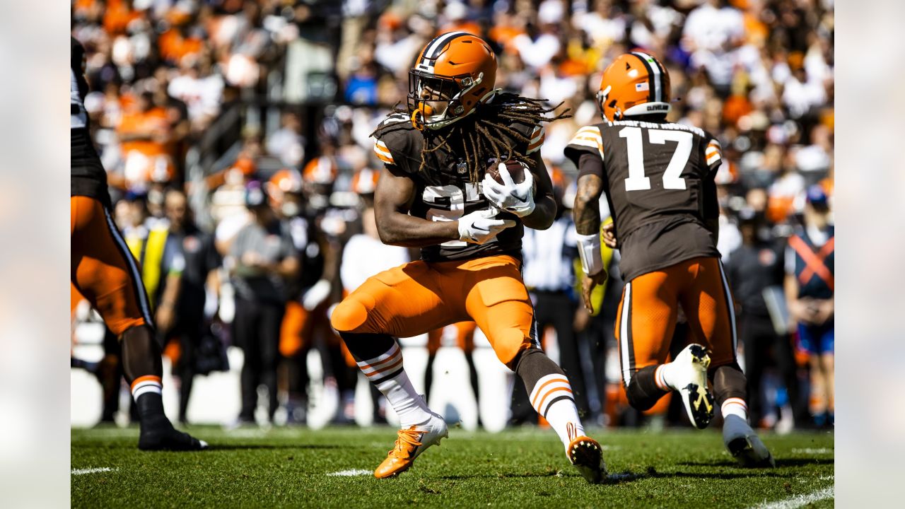 Running Back-Browns - Football & Sports Background Wallpapers on Desktop  Nexus (Image 2599683)