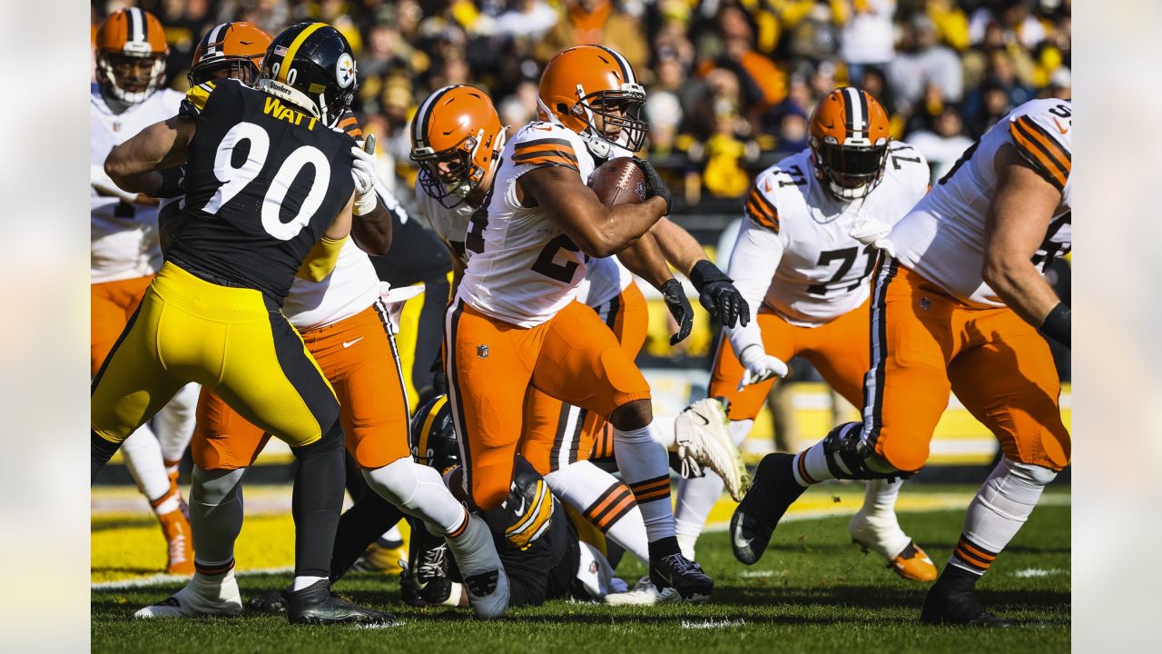 18,182 Pittsburgh Steelers V Cleveland Browns Photos & High Res