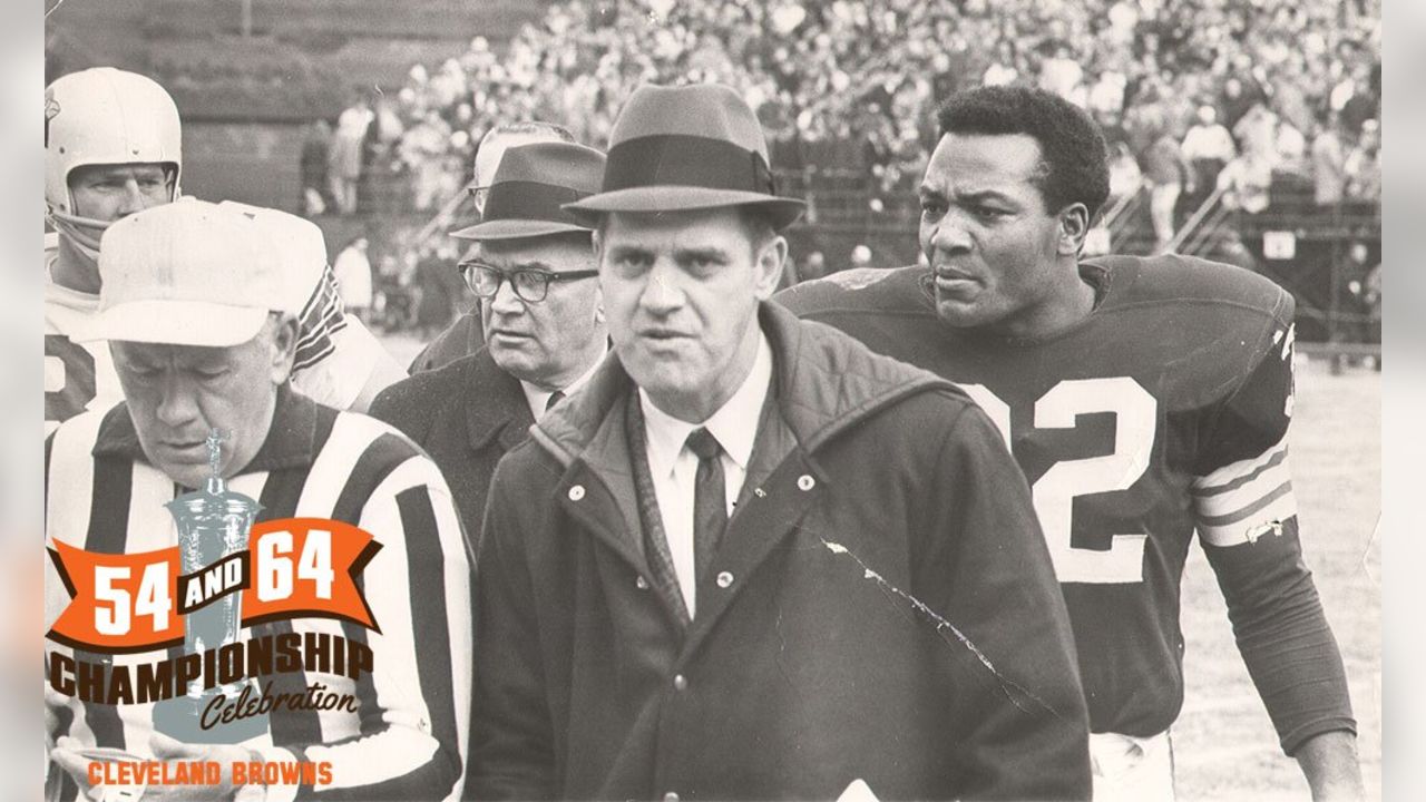 Tom's Old Days on X: “Old Days”Paul Brown,in his last game as Cleveland  Browns Coach talks to Gene Hickerson,during 1962 game vs 49ers in San  Francisco.#NFL #browns #49ers #Cleveland #1960s  /