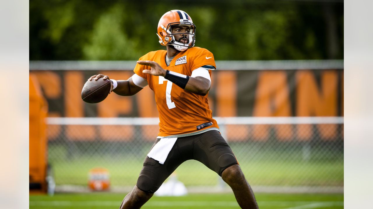 Cleveland Browns quarterback Jacoby Brissett against the Carolina