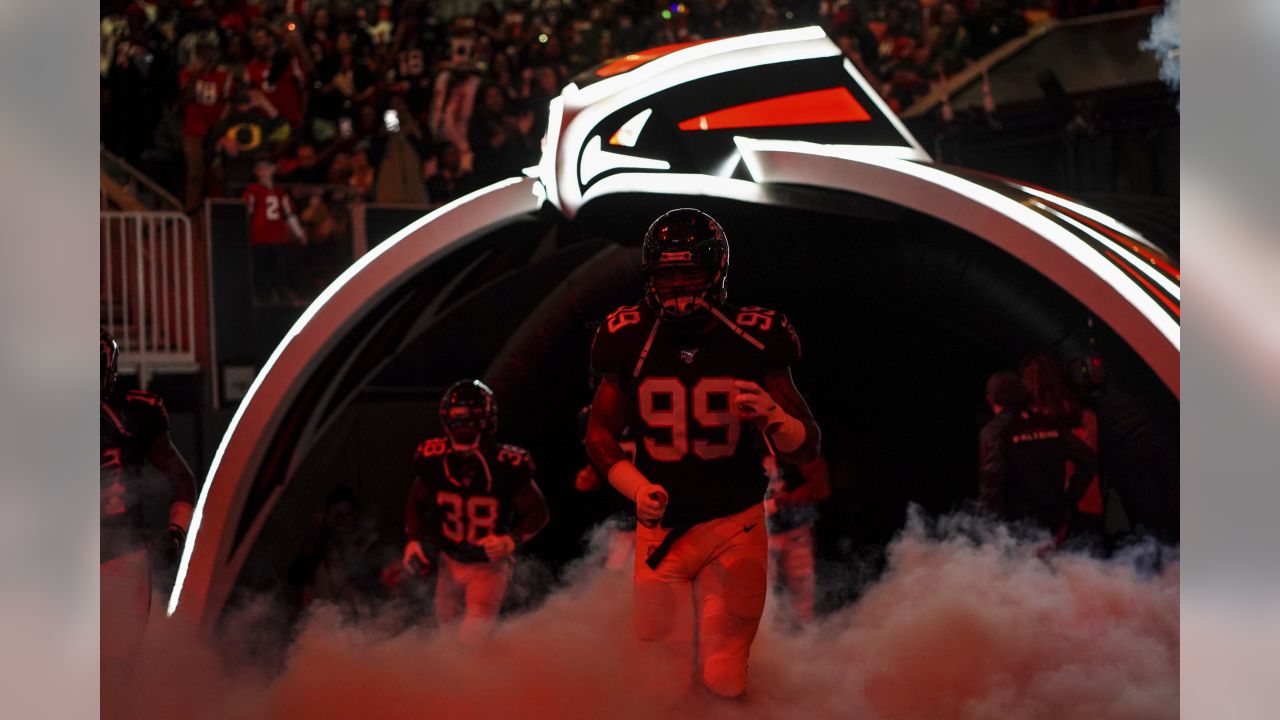 Download this sweet Adrian Clayborn phone wallpaper - The Falcoholic