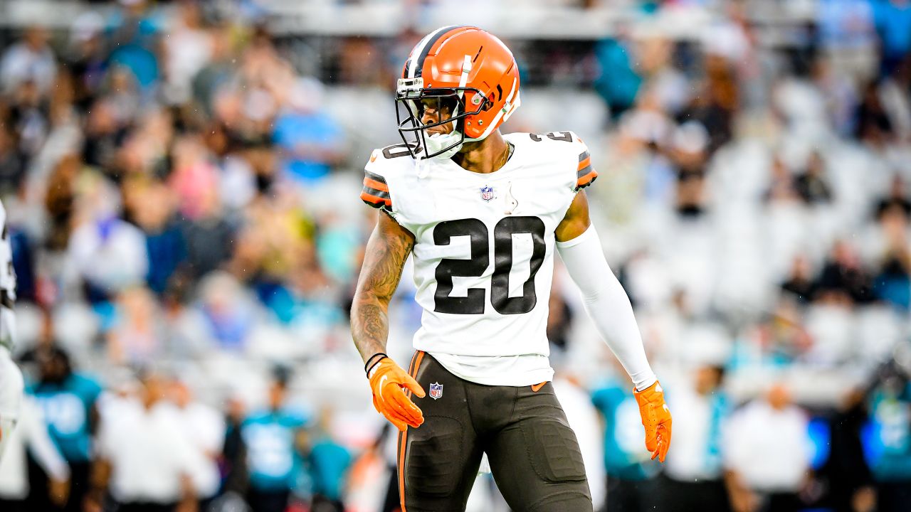 Cleveland Browns linebacker Jeremiah Owusu-Koramoah runs a drill during an  NFL football rookie minicamp at the team's training camp facility, Friday,  May 14, 2021, in Berea, Ohio. (AP Photo/Tony Dejak Stock Photo 