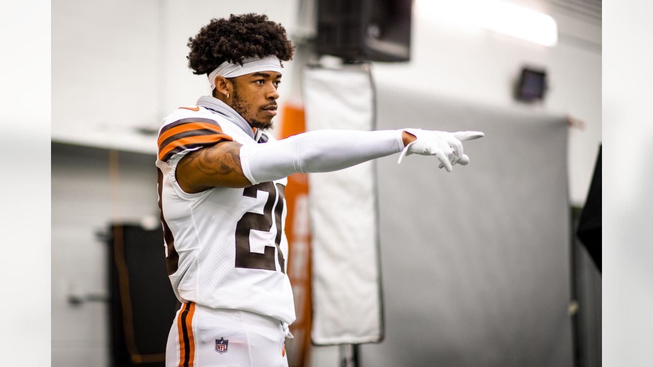 Browns wide receivers take their cues from Amari Cooper