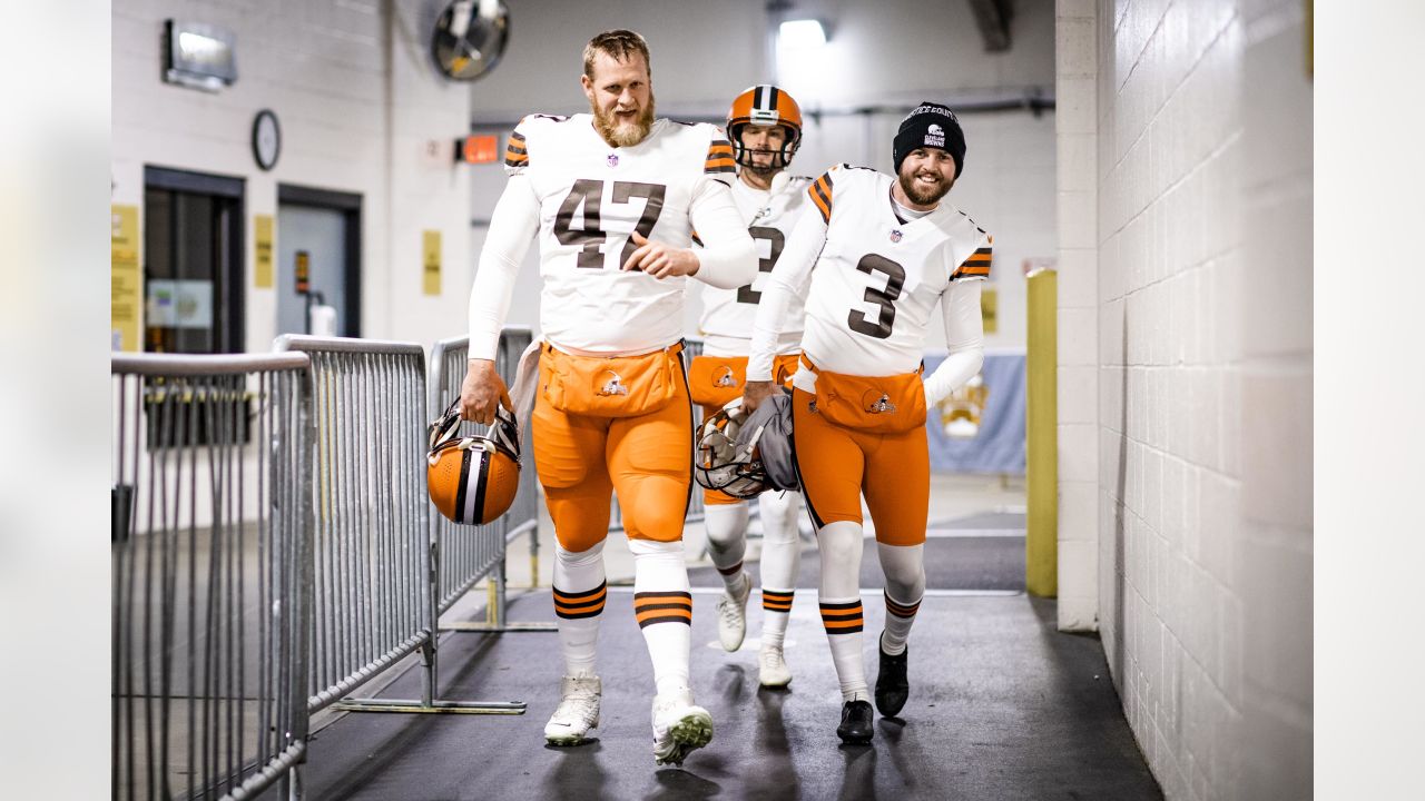 Cleveland Browns: Re-Signing Charley Hughlett Another Smart