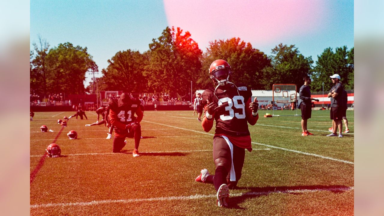 Cleveland Browns' Joel Bitonio, Jarvis Landry Reflect On The Journey From  0-16 To Playoff Contender