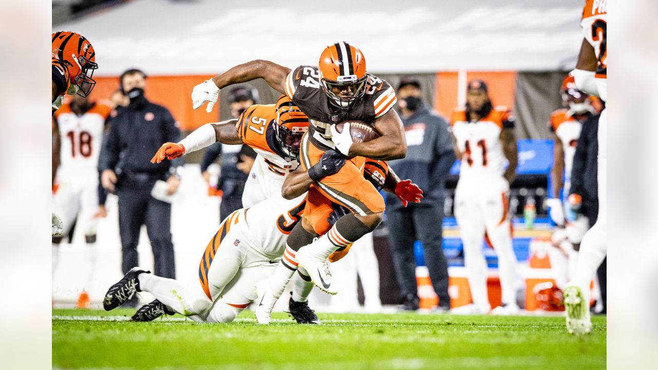 Nick Chubb Cleveland Browns Unsigned Running Photograph