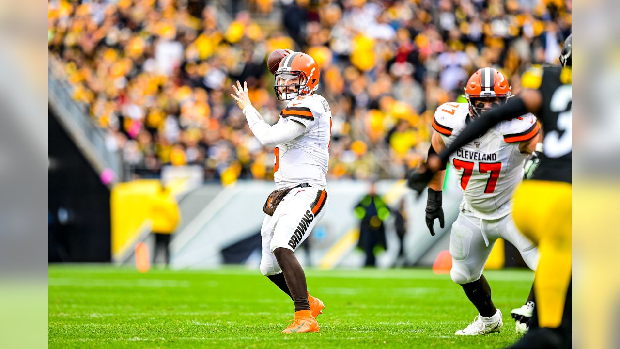 Browns end Steelers' four-game winning streak on surreal night in