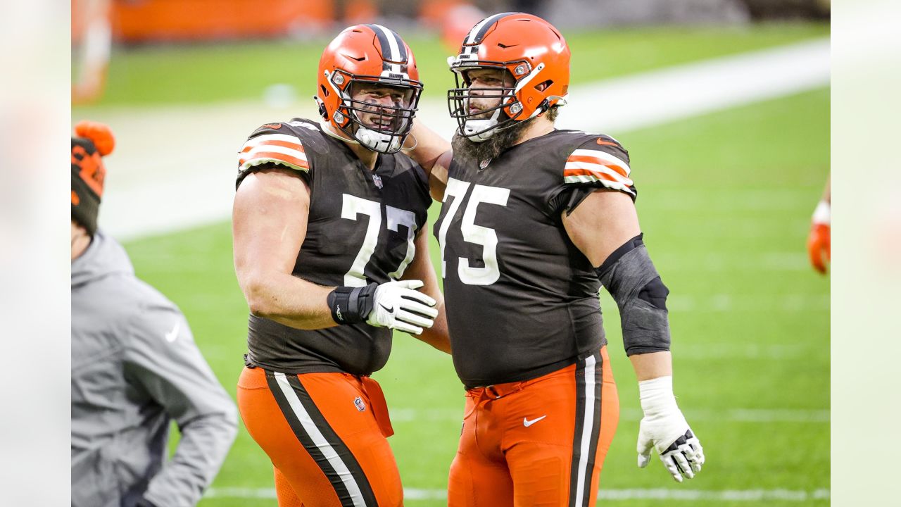 CLEVELAND, OH - DECEMBER 17: Cleveland Browns offensive tackle