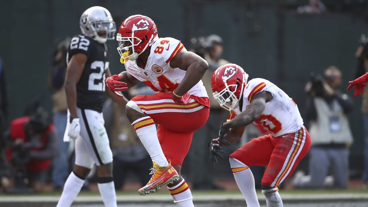 Former Chiefs Demetrius Harris, Eric Kush released by Browns